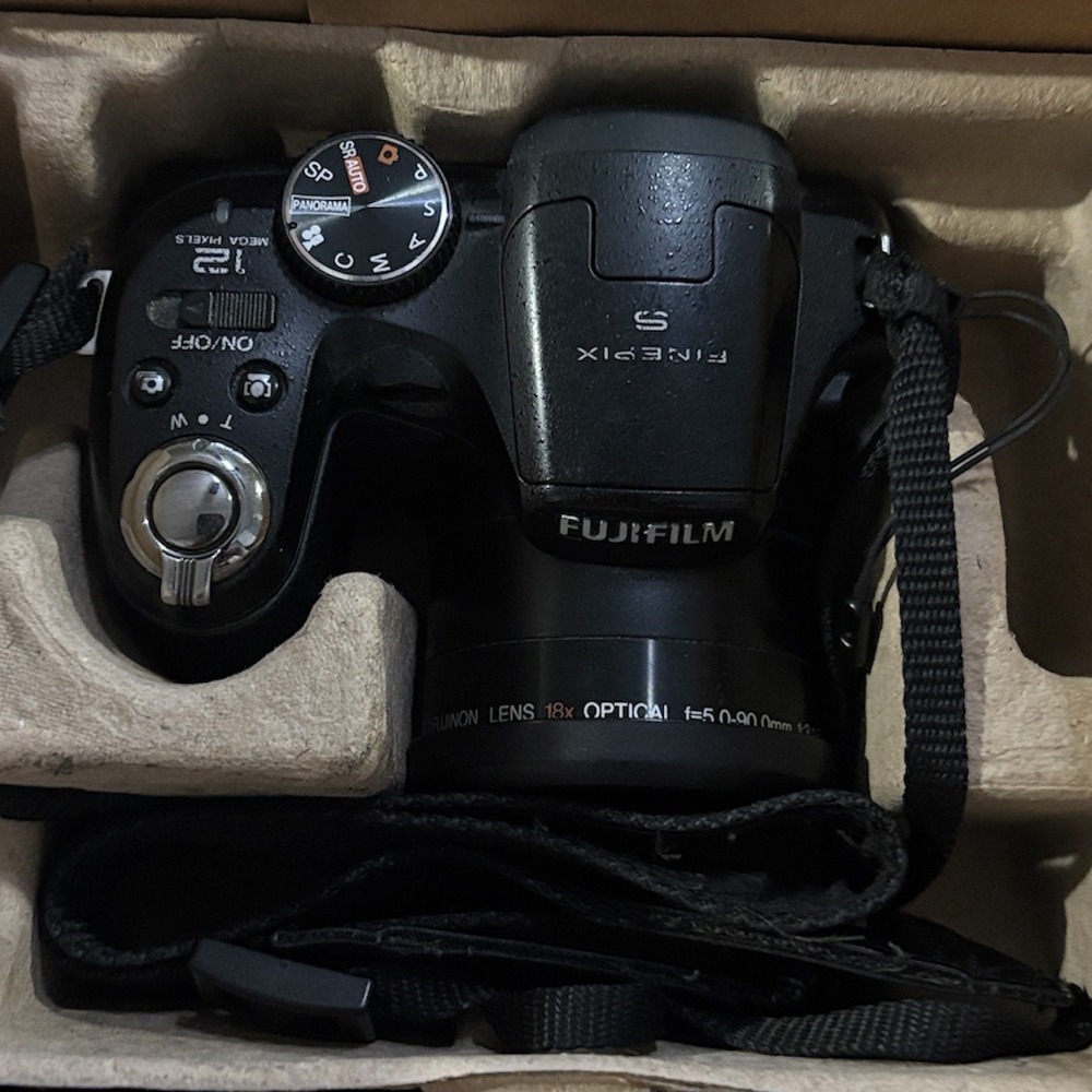 Fujifilm FinePix S1800 12.2MP Digital Camera 18x Optical Zoom Black Bridge Cam - Picture 5 of 6